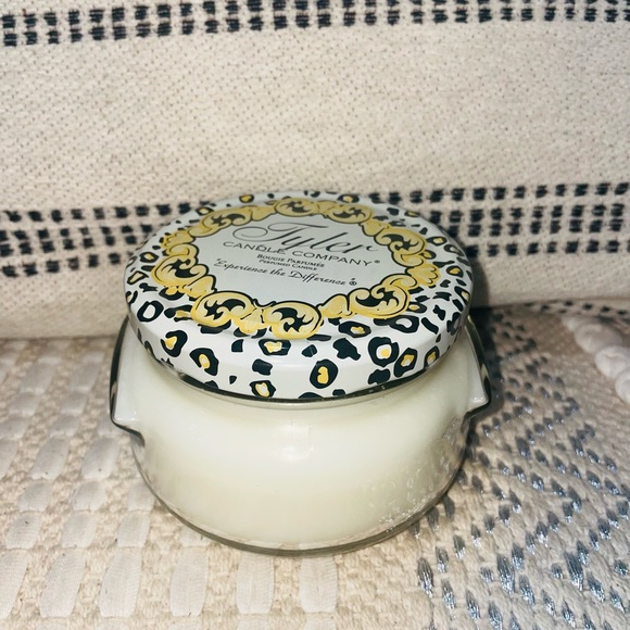 Tyler Candles - 11 oz Jar (1) Dolce Vita - Picture 3 of 5